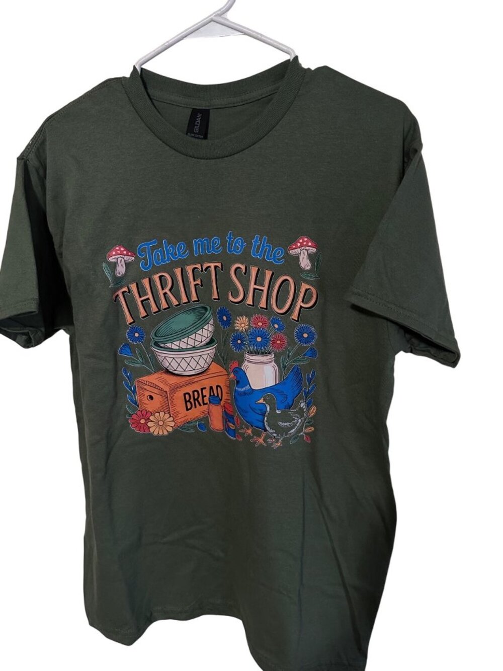 New graphic t-shirt on a Gildan tag Take me to the thrift shop green size M
